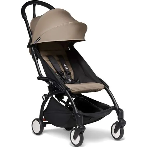 Compacto e ágil, o Carrinho de Bebê Taupe Yoyo2 da Babyzen é ideal para acompanhar pais em movimento. Dobrável em segundos, leve com apenas 6,2kg, e feito com materiais de alta qualidade para máxima resistência e conforto.