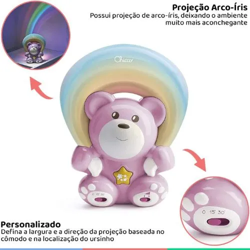 O produto é uma luz noturna rosa em formato de ursinho para bebês. Projeta arco-íris no teto e toca música. Possui dois modos: arco-íris estático com música clássica e cores alternadas com música new age. Conta com controle de volume e ciclos de 15 e 30 minutos. É feito de polietileno reciclado e funciona com 1 pilha AA (não inclusa). Mede 19,5 cm de largura, 10 cm de profundidade e 21 cm de altura. É recomendado para crianças de 0 a 3 anos.