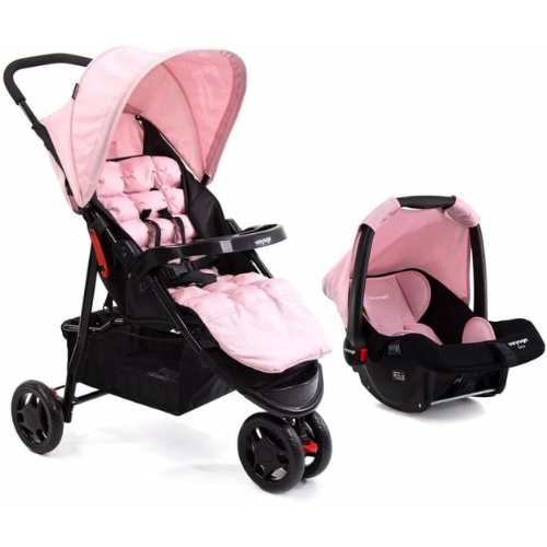 Carrinho de bebê rosa com bebê conforto acoplado, modelo Delta Duo Pro da Voyage.